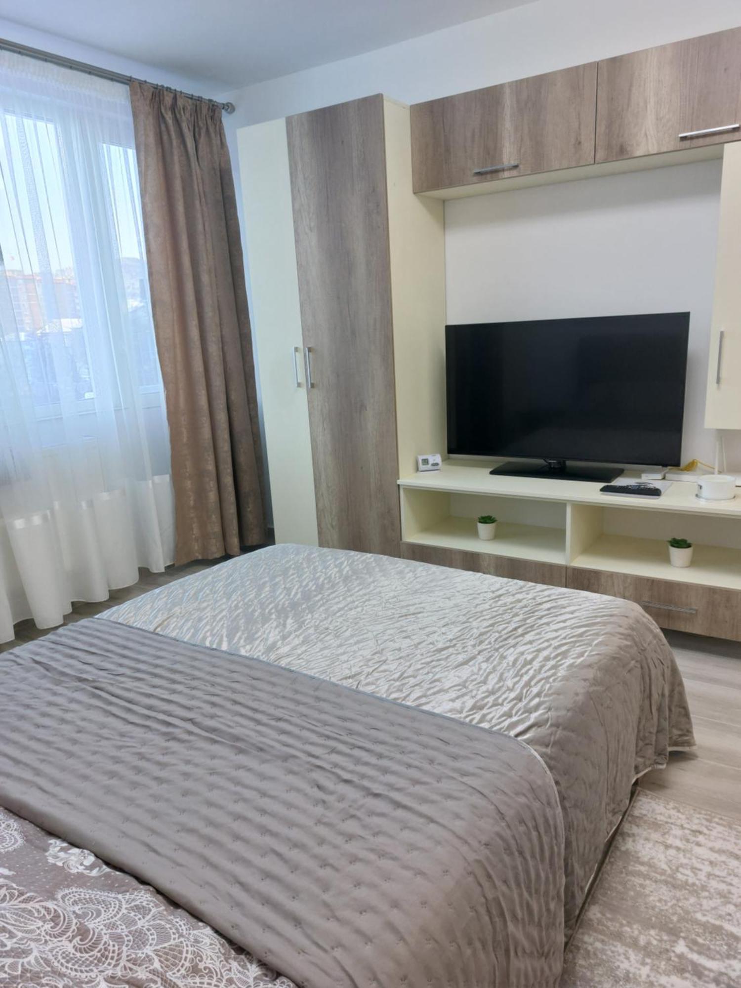 Rg Garsoniera Central Piatra Neamţ Esterno foto