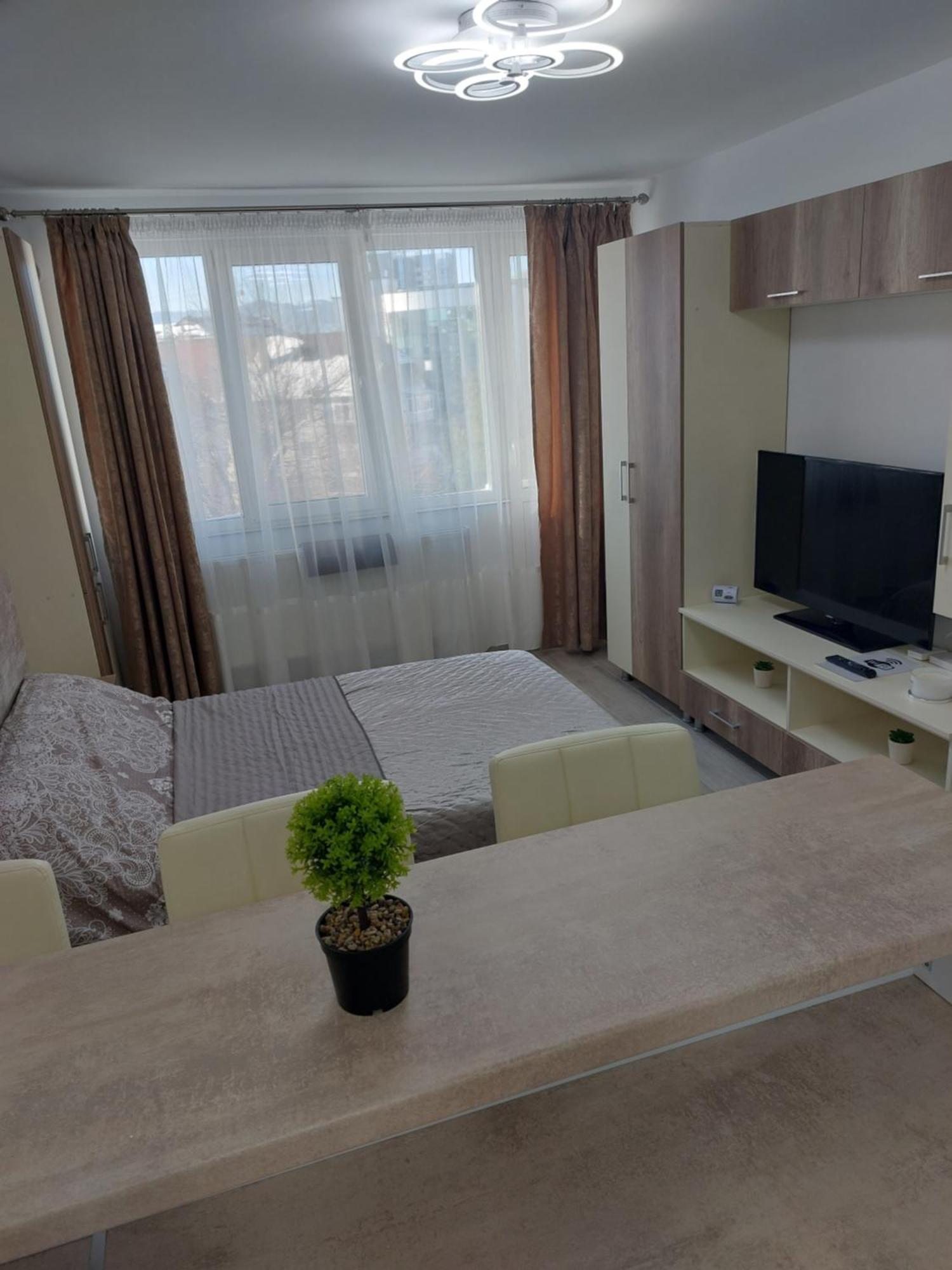 Rg Garsoniera Central Piatra Neamţ Esterno foto